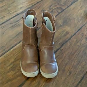 Brown kids boots